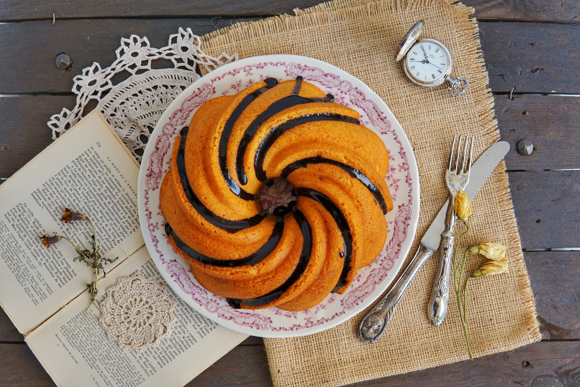 Cake all’arancia con glassa al cacao amaro