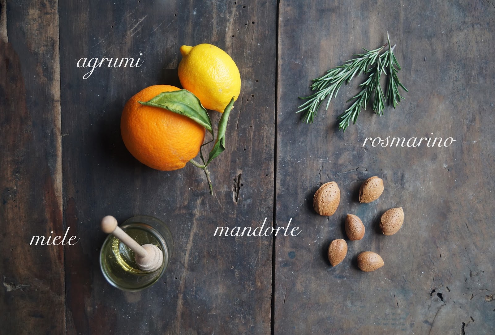 Cake alle mandorle, agrumi e rosmarino