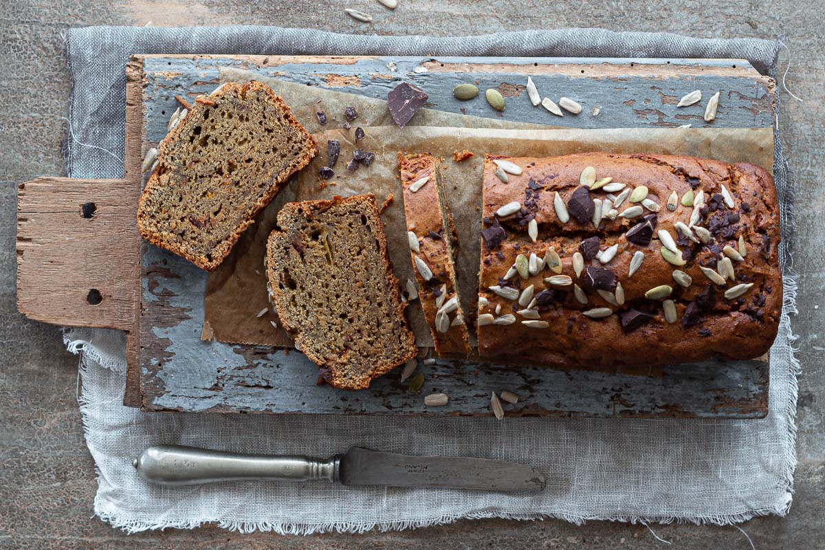 Cake di cachi, integrale con frutta secca e cioccolato fondente