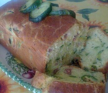 Cake di zucchine e pancetta
