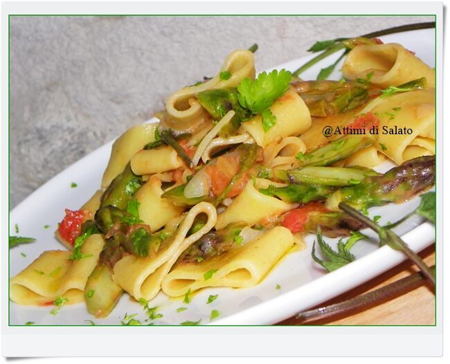 Calamarata con asparagi e luppolo