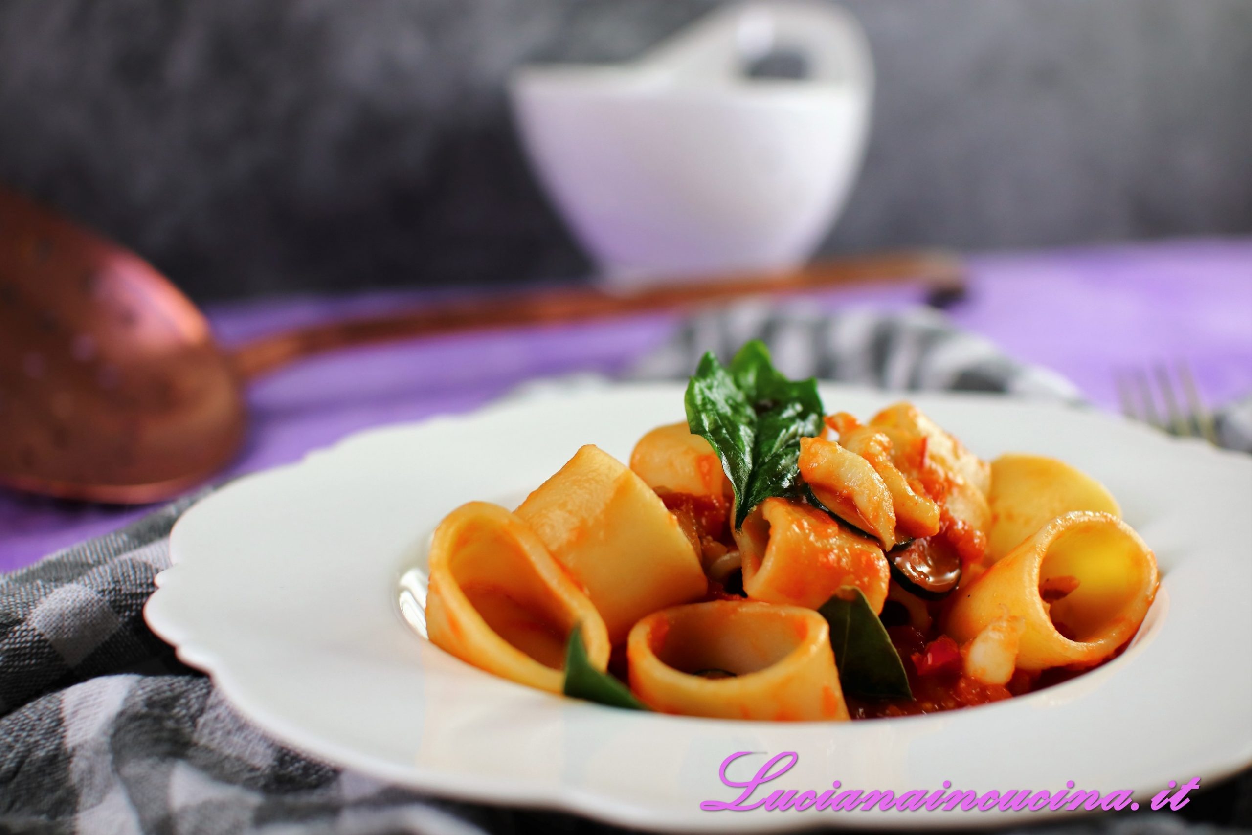 Calamarata con bisque di gamberi