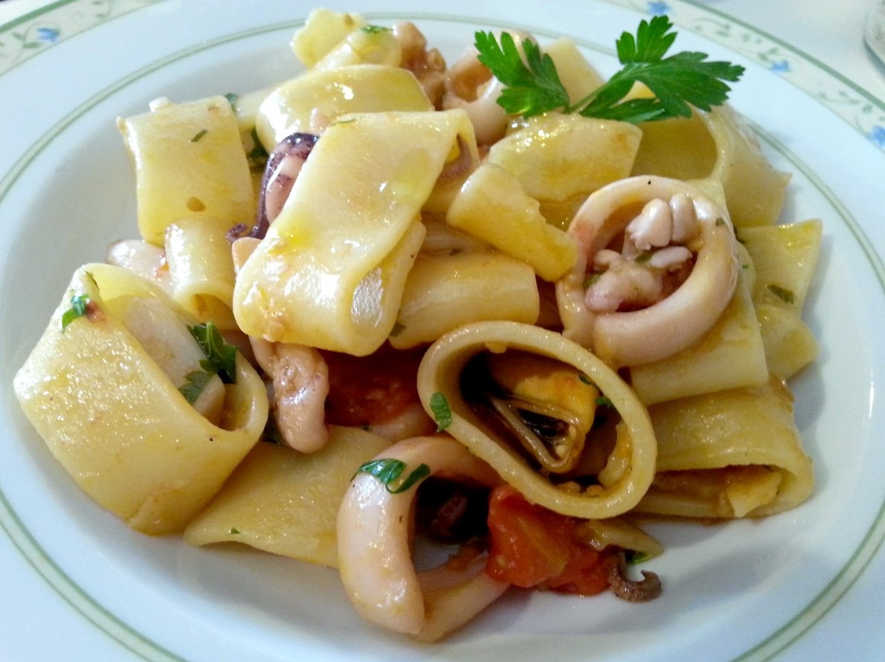 Calamarata con calamari e pachino