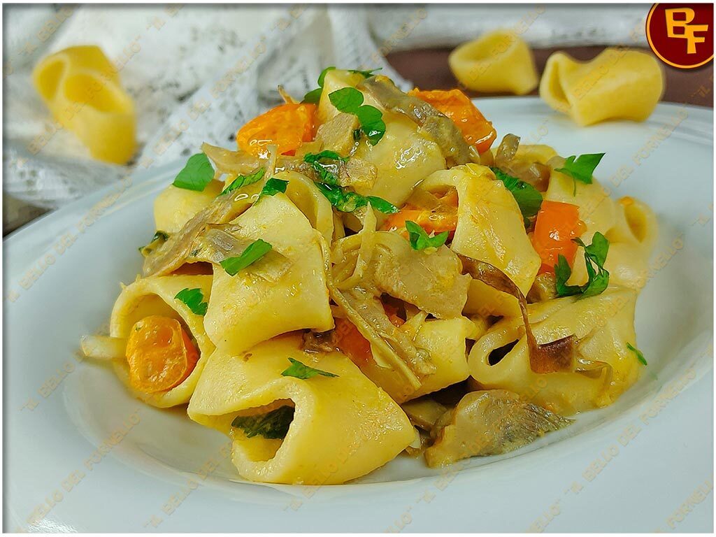 Calamarata con carciofi e pomodorini