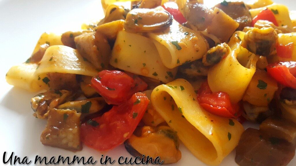 Calamarata con cozze e melanzane