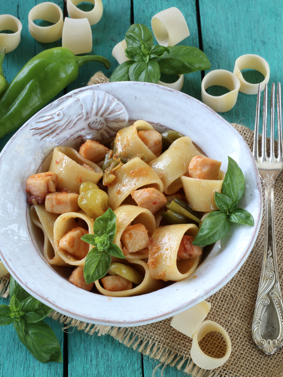 Calamarata con friggitelli e pesce spada