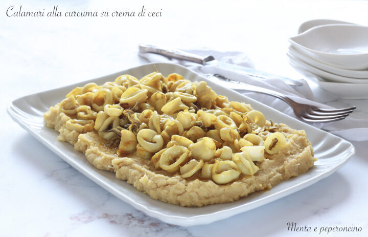Calamari alla curcuma su crema di ceci