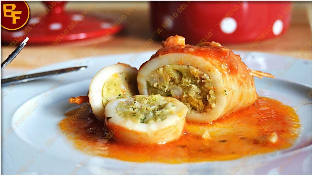 Calamari ripieni al sugo
