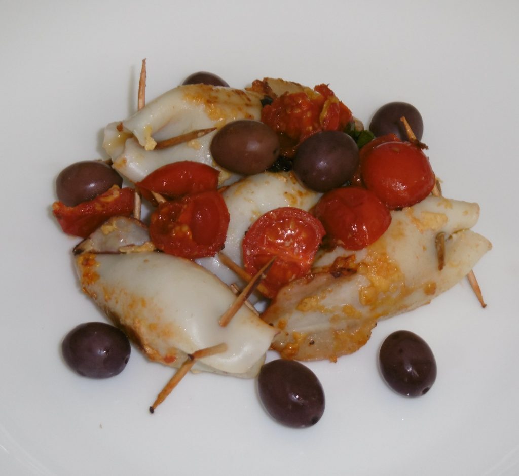 Calamari ripieni con pomodorini e olive