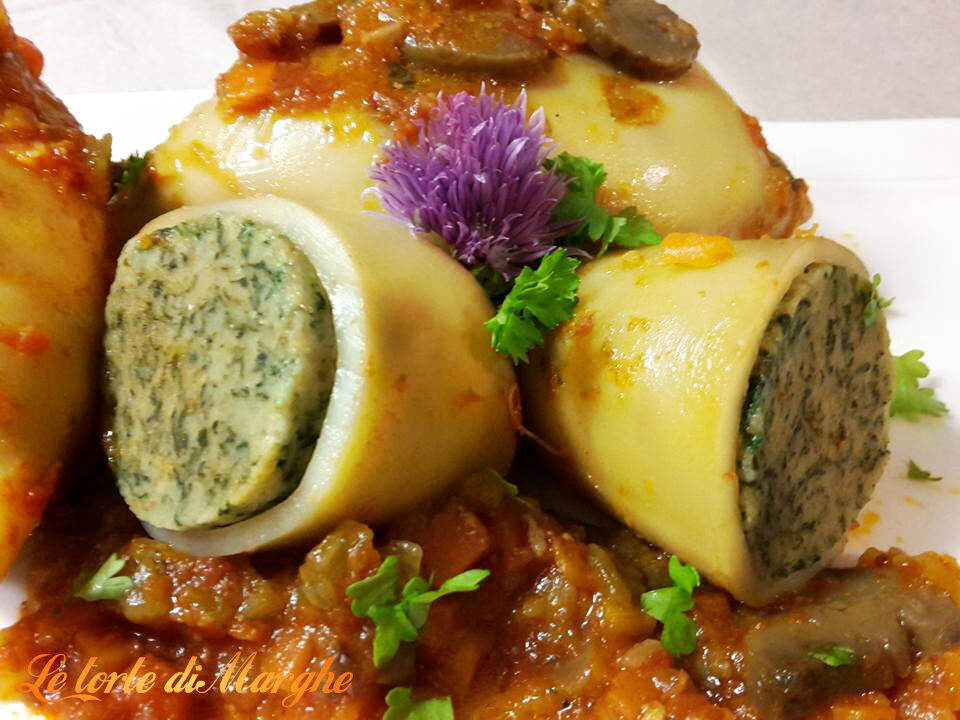 Calamari ripieni di spinaci in umido