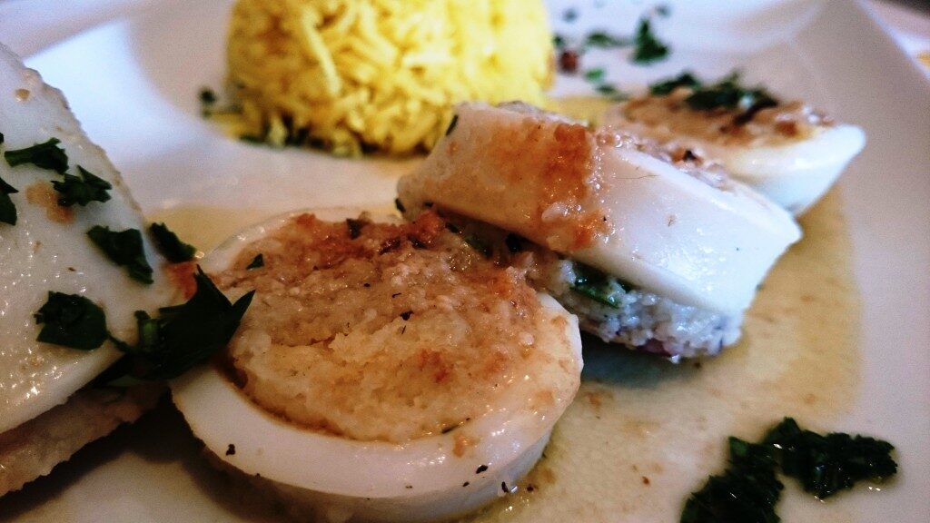 Calamari ripieni e pilaf di riso basmati allo zafferano