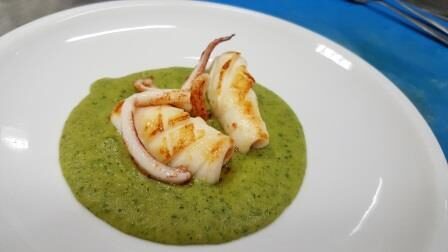 Calamari su vellutata di zucchine