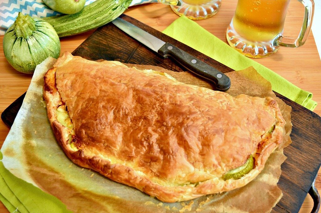 Calzone di pasta sfoglia con zucchine