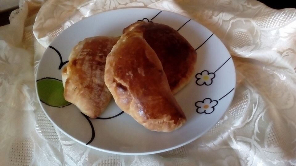 Calzoni al forno (rosticceria siciliana)