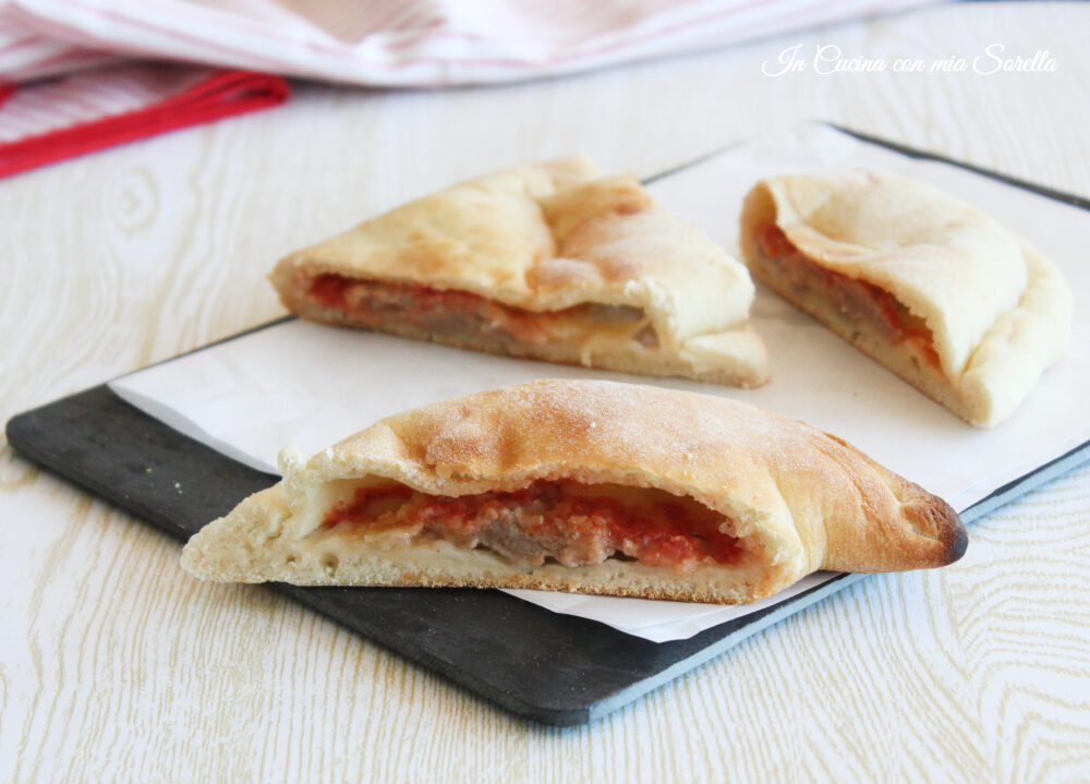 Calzoni alla salsiccia