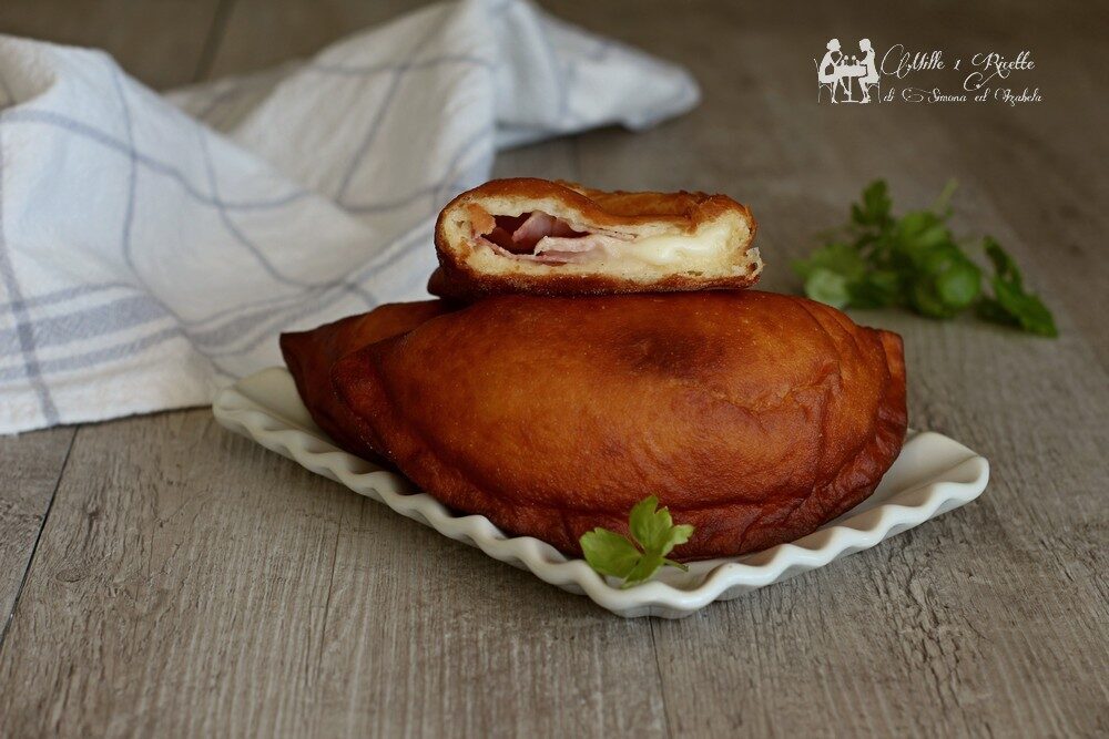 Calzoni fritti, rosticceria Siciliana