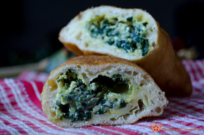 Calzoni ripieni fritti con broccoli e ricotta
