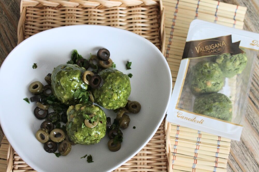 Canederli  con olive, acciughe e prezzemolo