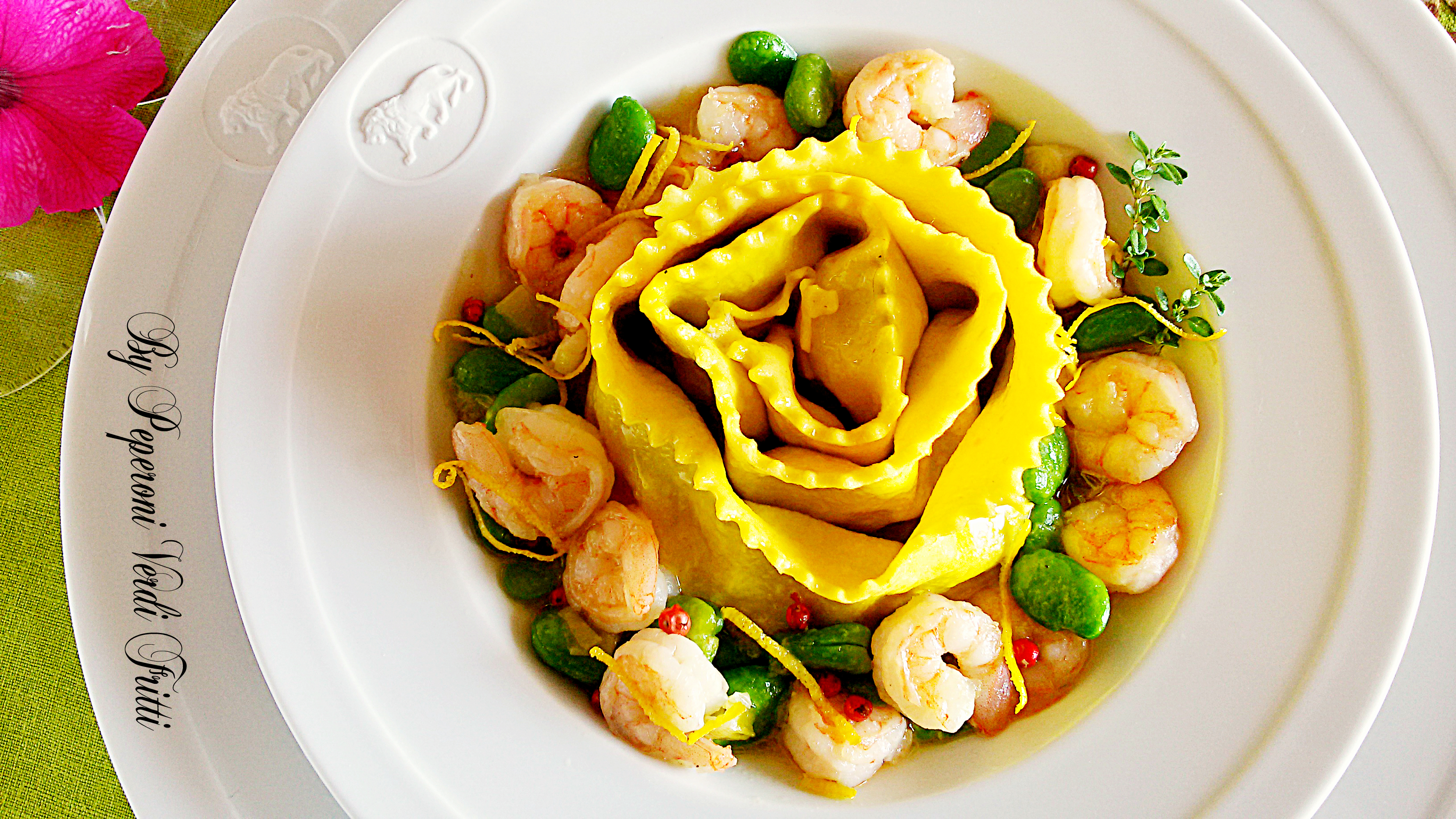 Cannellone a spirale con ragù di fave gamberetti e limone