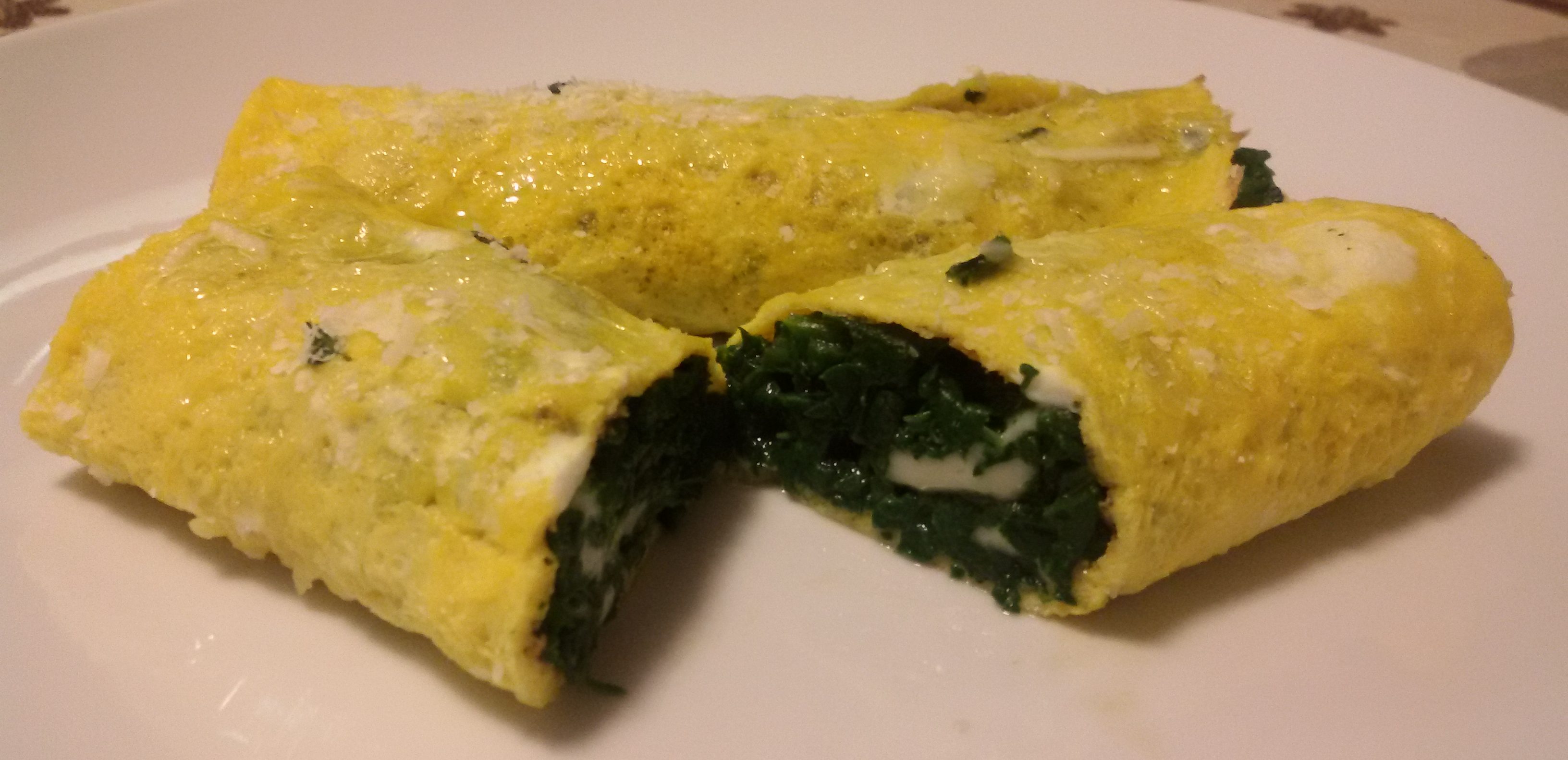 Cannelloni d’uovo con spinaci e sottiletta