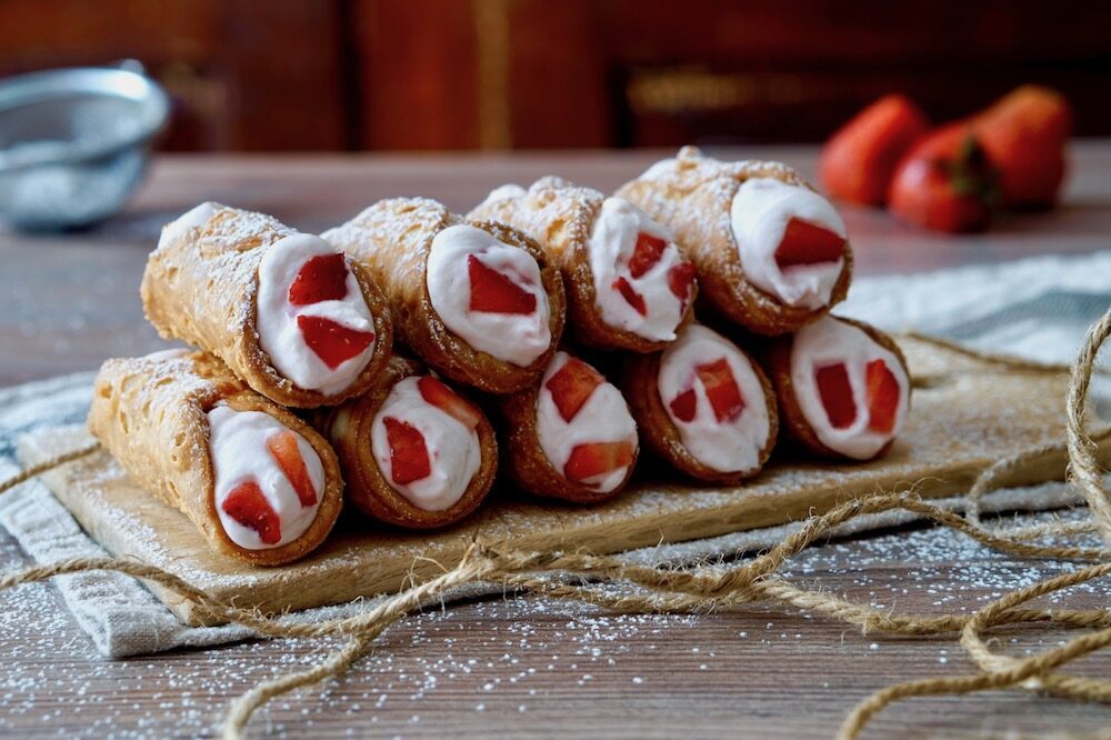 Cannoli alle fragole e ricotta