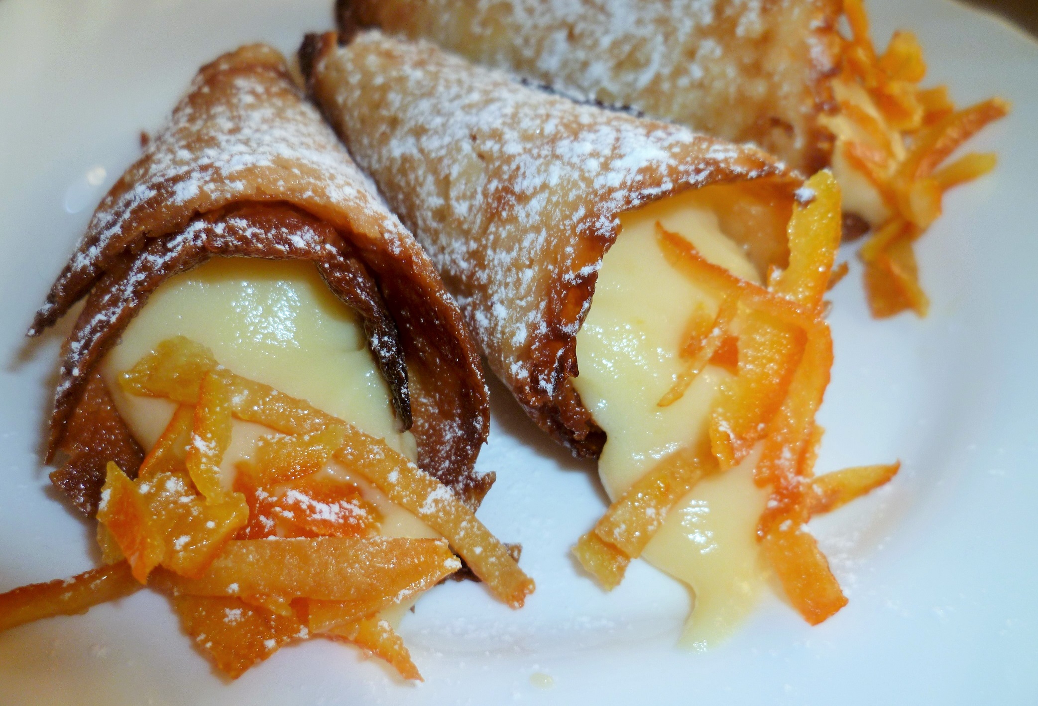 Cannoli con cialda di mandorle