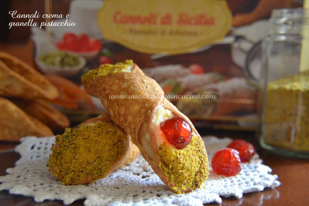 Cannoli con crema e granella pistacchio