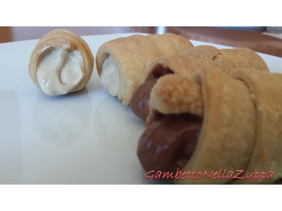Cannoli con cremoso di arachidi e ganache montata al caffe