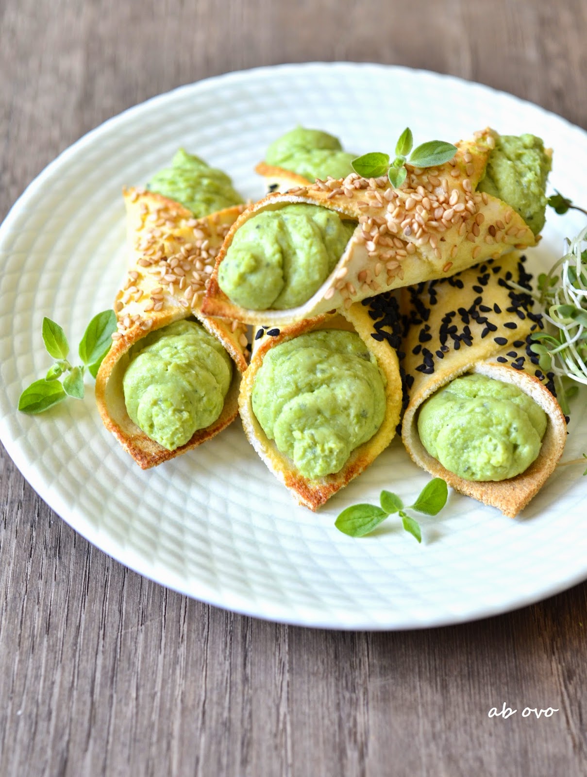 Cannoli con mousse di piselli e maggiorana