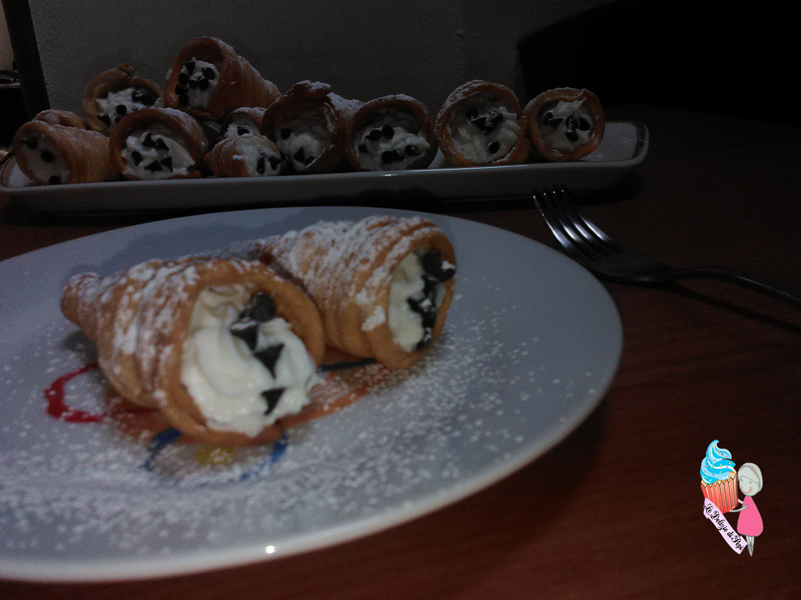 Cannoli di frappe con crema di ricotta
