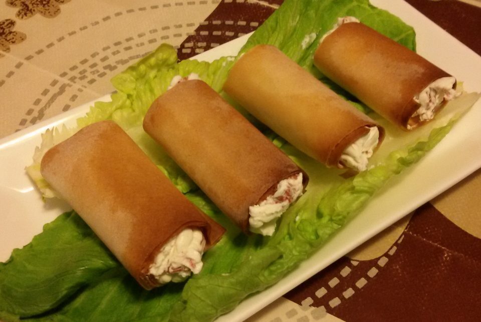 Cannoli di pasta fillo con ripieno cremoso