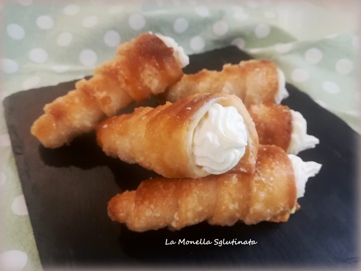 Cannoli di sfoglia alla crema chantilly