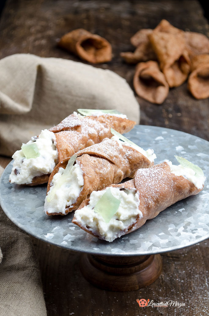 Cannoli siciliani con cedro candito