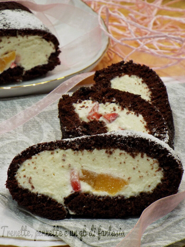 Cannolo al cioccolato con fragole e albicocche