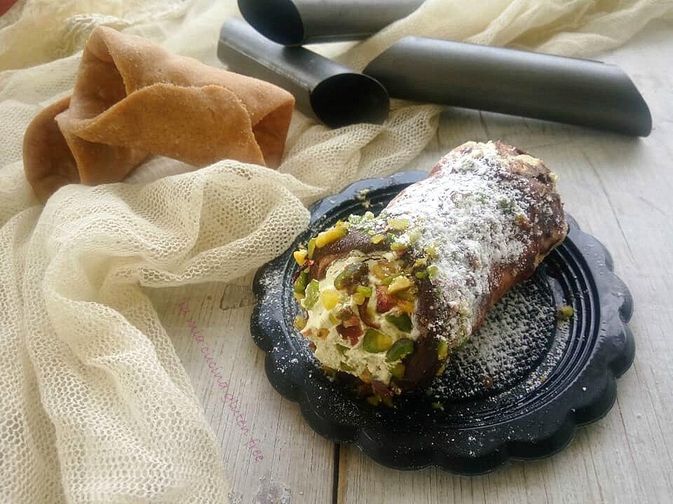 Cannolo con crema al pistacchio