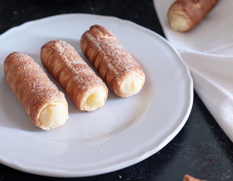 Cannoncini di sfoglia alla crema