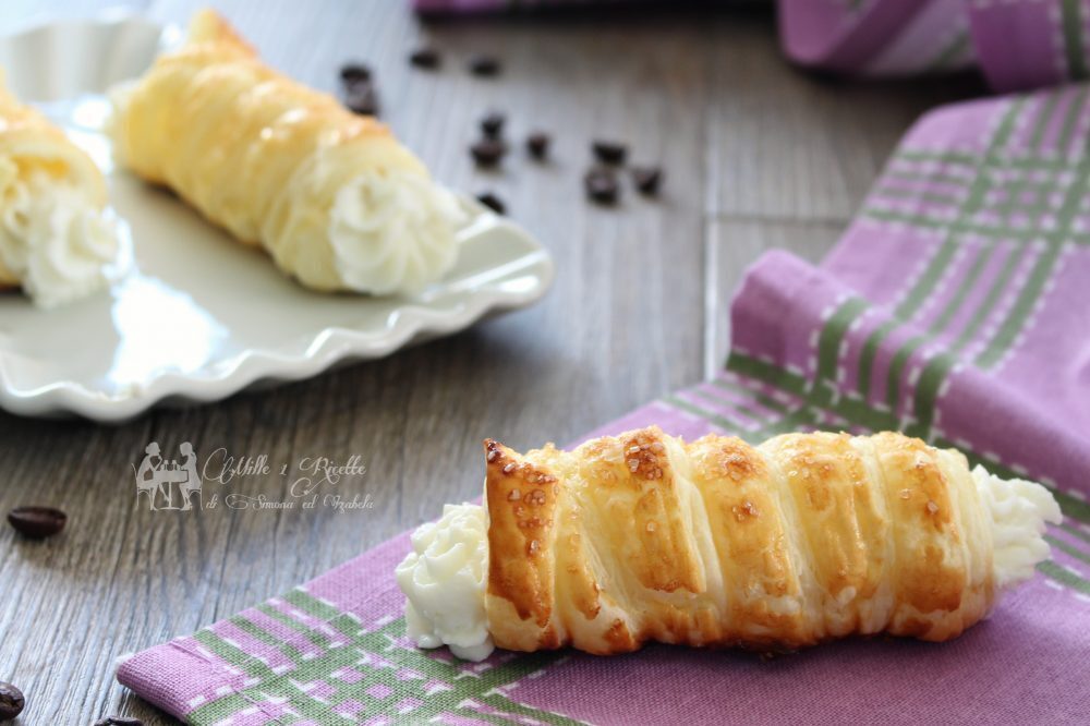 Cannoncini dolci di sfoglia con crema di ricotta