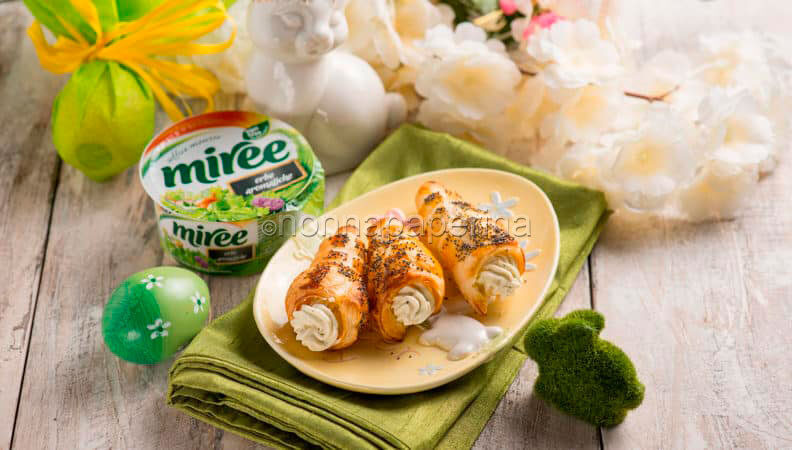 Cannoncini ripieni di mousse alle erbe aromatiche, un antipasto da sogno