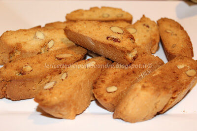 Cantucci con albumi d’uovo (ricetta di riciclo)