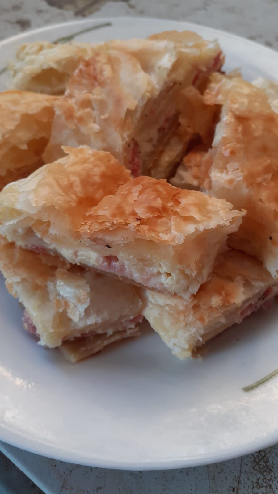Cantucci di pasta sfoglia ripieni