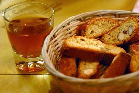 Cantucci e vin santo