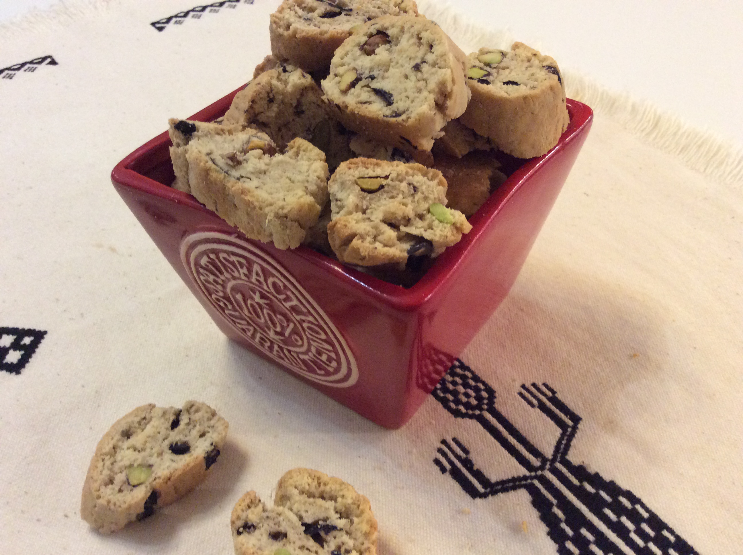 Cantucci salati pistacchi e olive nere