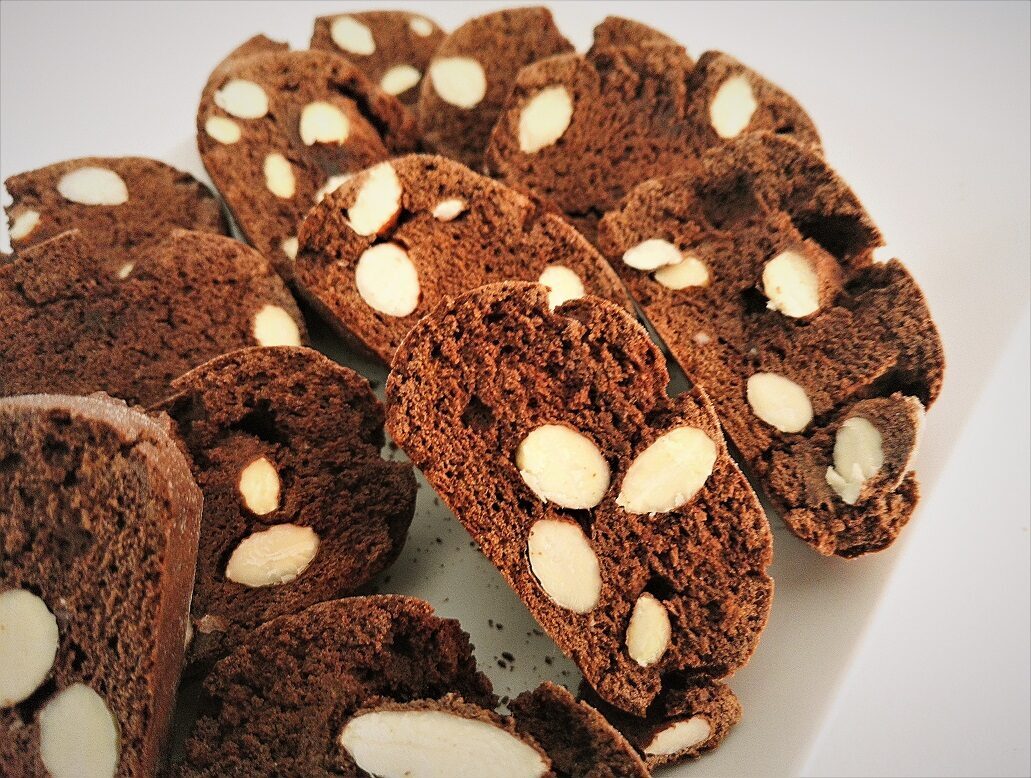Cantucci (tozzetti) al cioccolato con mandorle