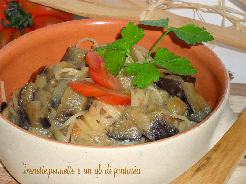 Capellini con melanzane e pomodoro