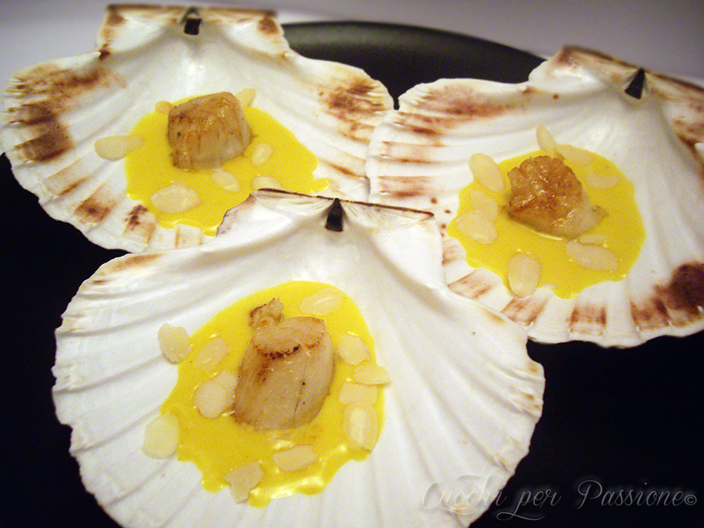 Capesante alla piastra con salsa allo zafferano