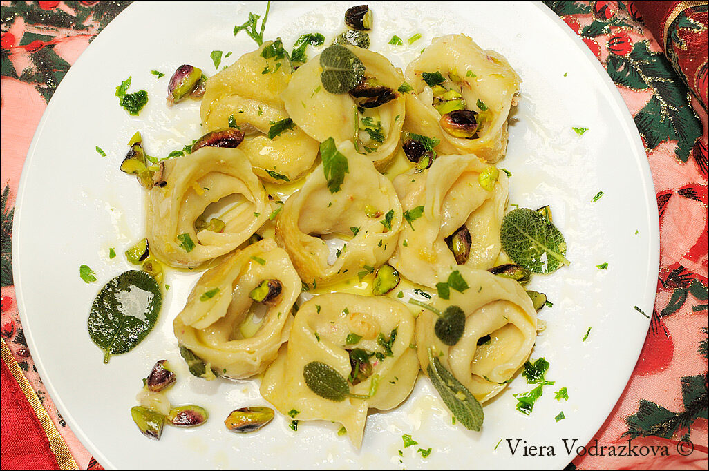Cappelletti alla rutabaga con salsa citronette