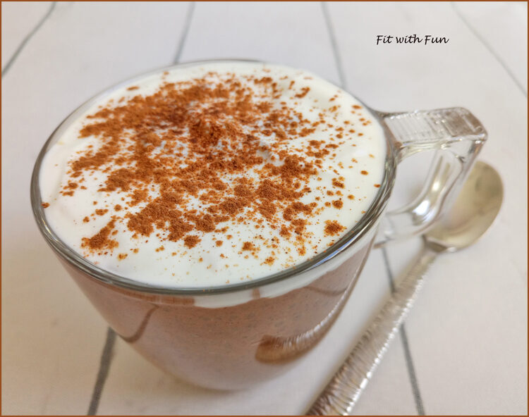 Cappuccino di chia pudding proteico e low carb