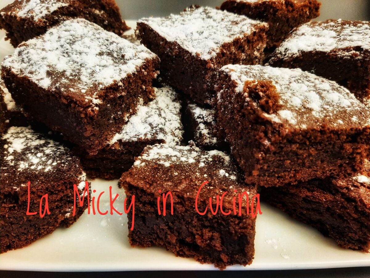 Caprese al cioccolato e banane senza glutine, uova e lattosio