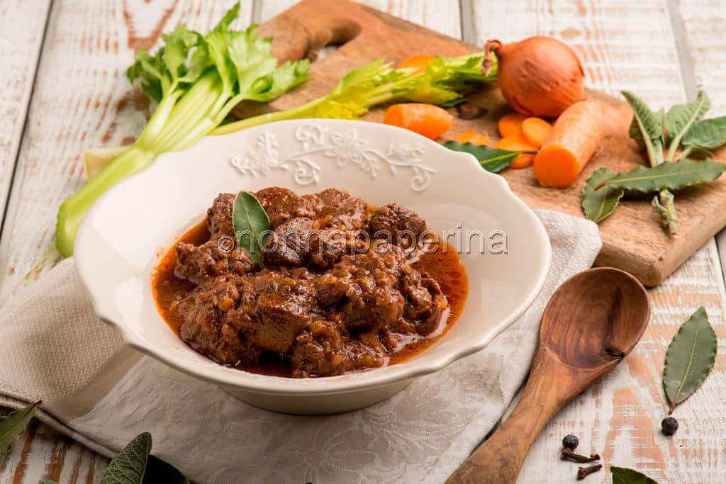 Capriolo in salmì per un sapore di cacciagione