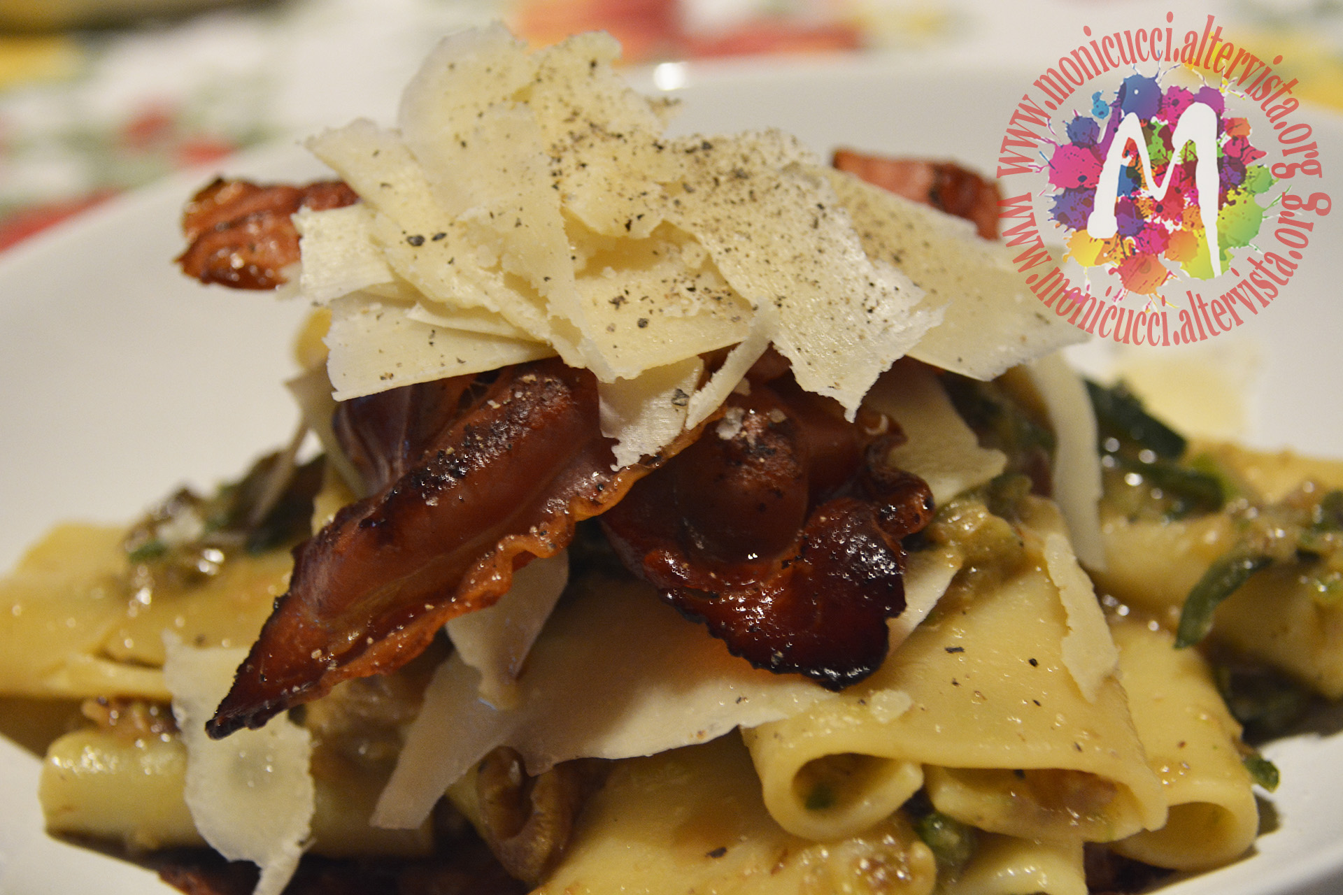 Carbonara ai funghi ed asparagi con pancetta croccate